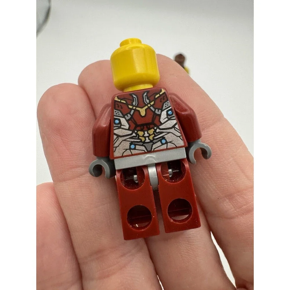 LEGO Marvel Minifigures Shocker sh404 & Iron Man Mk47 sh405 76083 Incomplete